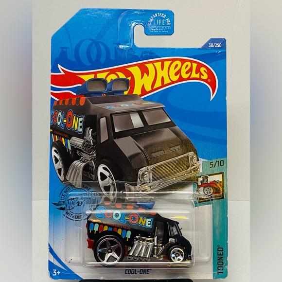 Voiture Hot Wheels Cool-One Collection 224 - Modèle 2016, échelle 1:64, Occasion